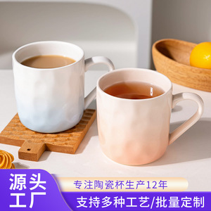 Taza de cerámica con degradado personalizado y logotipo impreso para regalos y uso doméstico - Product Image 3