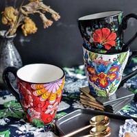 Tasse à café en porcelaine de Chine en gros avec motif personnalisé, design floral intégral et anse
