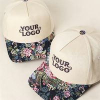 Gorra Trucker de 5 Paneles con Diseño Jacquard en la Visera, Logotipo Bordado Personalizable, Cierre de Hebilla Plateada/Cobre, Modelo Común