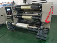 Machine de perforation et de découpe à chaud pour film plastique en rouleau avec aiguilles