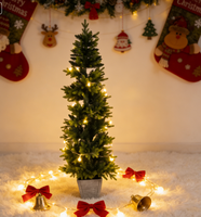 2,13m Vollständiger PE Einzigartiger Künstlicher Weihnachtsbaum, Spezielles Schichtdesign Getopfter Weihnachtsbaum für Innenraum-Weihnachtsdekoration