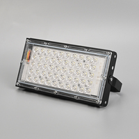 Projecteur solaire LED YIHAN 50W, lumière du jour 5000K, corps en aluminium, montage en surface, éclairage extérieur pour jardin, télécommande, garantie 2 ans