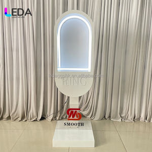Cabine téléphonique de mariage moderne en métal blanc personnalisée LEDA avec lumières LED, support de livre d'or audio pour décorations de fête - Product Image 6