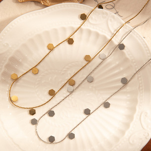 Moda impermeable Jewelry18k chapado en oro de acero inoxidable corazón estrella hoja colgante collar gargantilla cadena Collar para mujer - Product Image 3