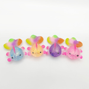 Juguete Antiestrés Creativo y Colorido de Goma con Forma de Pez Dorado de Rebote Lento - Product Image 2