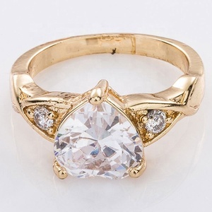 Anillo de Compromiso de Lujo Vintage con Circonita Cúbica en Forma de Corazón, Chapado en Oro de 18K, con Halo de Cristales Pavé para Mujer - Product Image 3