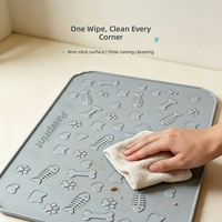 Tapis de repas pour animaux de compagnie en silicone souple BPlus, doux pour la muqueuse et les pattes, surface sûre à lécher pour chiots et chatons, idéal pour les premiers repas et les cours de dressage
