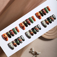 Faux ongles prêts à poser pour Halloween - Motif marbré, style français, forme amande, à presser