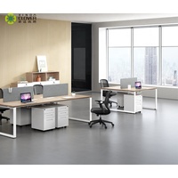 Bureau de travail extensible à deux places avec cadre en acier moderne conçu pour un travail de bureau efficace
