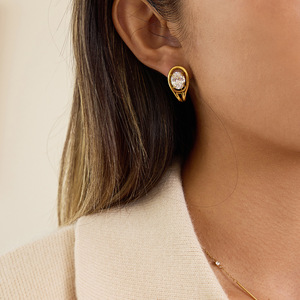 ต่างหูทรงหยดน้ำรูปทรงเรขาคณิตประดับเพชรรูปไข่แบบกรงเล็บ ทำจากสแตนเลส สวมใส่ได้ทุกวัน - Product Image 3