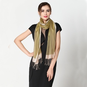 Vente en gros pour femmes européennes américaines Vintage Summer Mulberry Silk Scarf Long Shawl Serviette de plage pour protection solaire pour <span class=keywords><strong>Amazon</strong></span> - Product Image 4