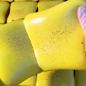 Juguete antiestrés suave y blandito de levadura de pan y mantequilla, adorable pelota de apretar para recuerdos de fiesta y rellenos de calcetines navideños - Product Image 3