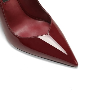 Pumps à <span class=keywords><strong>talon</strong></span> <span class=keywords><strong>compensé</strong></span> en cuir PU brillant bordeaux pour femmes, bout pointu, <span class=keywords><strong>talon</strong></span> haut, chaussures de bureau, talons hauts personnalisables - Product Image 6