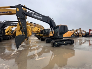 Excavadora de cadenas Hyundai Robex 220-9S usada en buen estado, original, de 22 toneladas, de segunda mano, maquinaria de construcción e ingeniería en venta. - Product Image 1