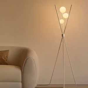 Phòng ngủ đèn sáng tạo nghệ thuật sắt giường Đèn sàn nhà thiết kế ánh sáng mới sang trọng Bắc Âu đơn giản Đèn sàn - Product Image 6