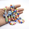 Collier de prière en plastique coloré avec croix pour enfants, pour les cérémonies religieuses catholiques, cadeau de baptême - Product Image 5