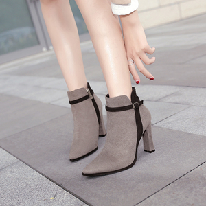 Botines de tacón grueso de ante suave con punta en pico, cremallera lateral y estilo con cinturón para mujer - Product Image 1