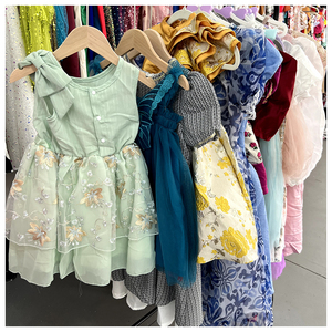 Ropa de verano para niños Nuevo estilo Vestidos para niñas Cuello de encaje Mangas voladoras Vestido de princesa floral Mezclado al azar - Product Image 4