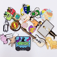 Épingles à revers personnalisées avec logo, émail doux et dur, impression UV, design mignon d'anime et de dessins animés