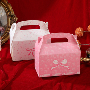 Boîte à nœud rose - Boîte cadeau idéale pour une fête d'anniversaire de fille. Petit et élégant, avec une couverture en papier de bonbons fraîche et magnifique - Product Image 3