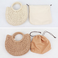 Sac à main rond bohème en paille tressée beige naturel, sac à bandoulière en rotin pour l'été, sac de plage avec poignée tressée, sac fourre-tout bohème pour les vacances