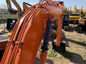 حفارة هيتاشي ZX210 مستعملة بحالة جيدة وطلاء أصلي، جاهزة للعمل - Product Image 4