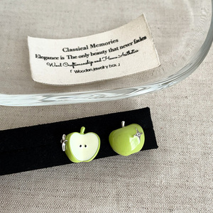 Boucles d'oreilles asymétriques mignonnes en forme de pomme pour femmes et filles, boucles d'oreilles fruitées douces, accessoires de bijoux quotidiens - Product Image 4