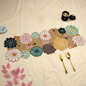 Chemin de table bohème brodé de fleurs en lin, décoration d'intérieur, lavable en machine, lavage à la main - Product Image 1