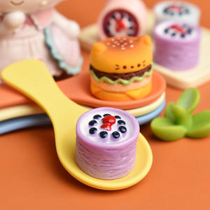 Cabujón de resina con forma de pastel de arándanos de base plana para la fabricación de joyas DIY, decoración de dijes de comida en miniatura para cocina - Product Image 4