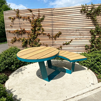 Table de repas extérieure ronde moderne avec bancs incurvés, structure métallique, ensemble de sièges en bois pour hôtel et villa, usage commercial