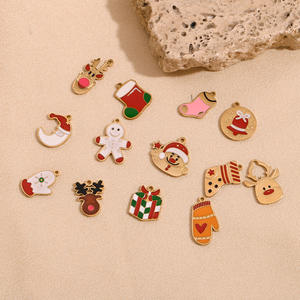 Creatieve Schattige Rendieren Sneeuwpop Email Hanger Roestvrij Staal Kerstman Charme Kerstcadeau Waterdichte Sieraden Accessoire - Product Image 1