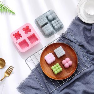 M61167 Molde <span class=keywords><strong>de</strong></span> silicona pequeño para velas <span class=keywords><strong>de</strong></span> resina con diseño <span class=keywords><strong>de</strong></span> cubo mágico <span class=keywords><strong>de</strong></span> <span class=keywords><strong>Rubik</strong></span>, para hornear pasteles - Product Image 1