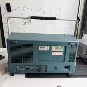 Oscilloscope numérique à phosphore Tektronix DPO5054B 500 MHz 5 GS/s 4 canaux pour les tests électroniques et les mesures en laboratoire - Product Image 2