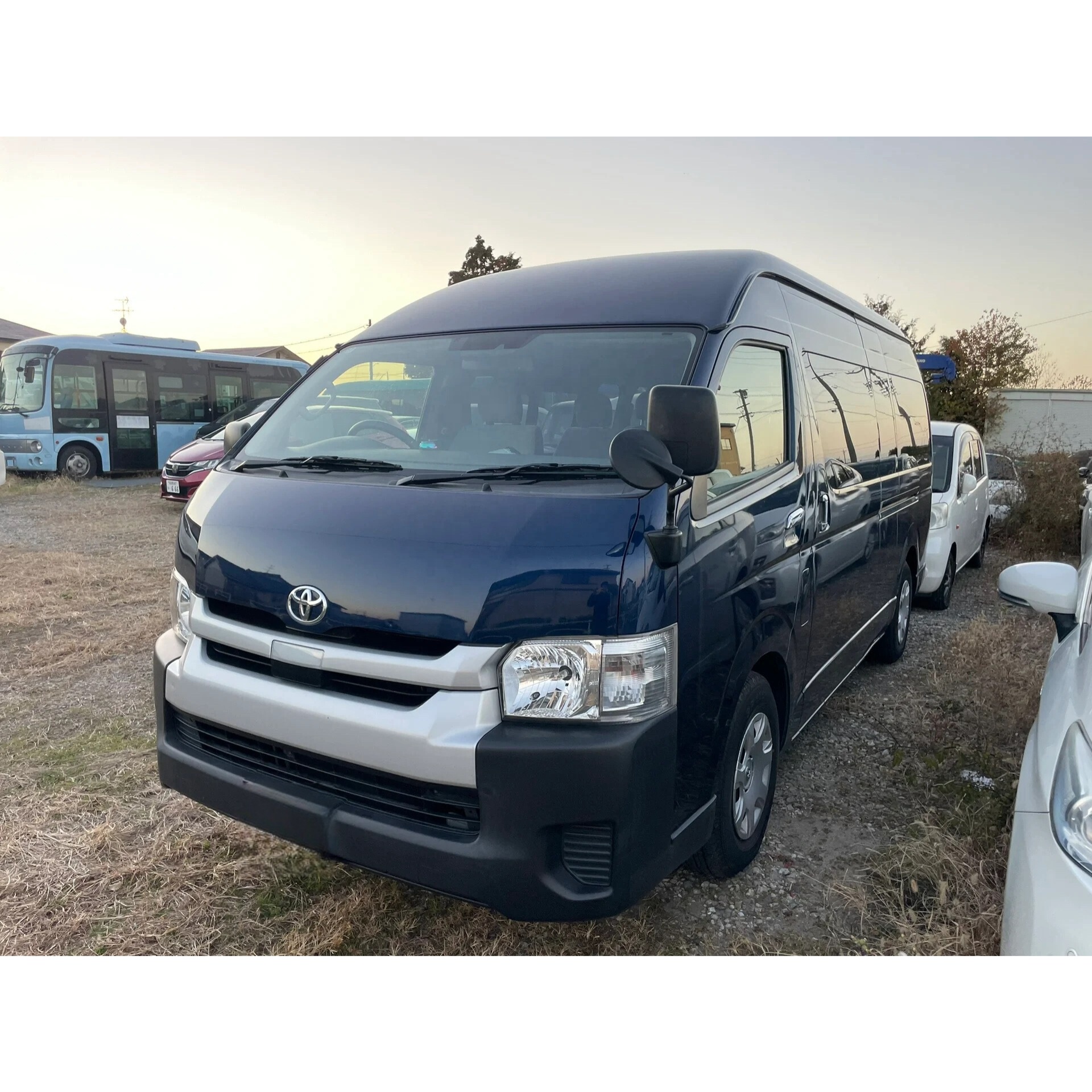 Représente des marchandises Toyota Hiace Diesel 9 places Toyota Hiace Bus Mini Bus Hiaces d'occasion à vendre