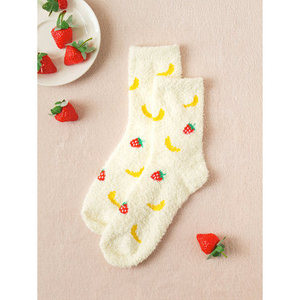Calcetines para dormir bordados de fresa y plátano para mujer, color amarillo, talla única, tejido con estampado de corazón, suave y transpirable, cálido para el verano - Product Image 1