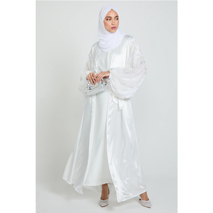 Abaya blanche élégante pour femmes, brodée de sequins LEDUO OEM, robe musulmane luxueuse en satin blanc ornée, abaya ouverte. - Product Image 1
