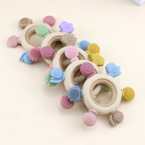 Luckykoo Jouet de dentition en bois pour bébé, hochet en silicone avec anneau en bois, jouets de dentition pour bébés de 6 à 12 mois - Product Image 2