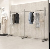 Estante de exhibición de ropa de acero inoxidable brillante para tienda, perchero para abrigos de mujer con colgadores laterales, estante de exhibición tipo isla central de suelo a techo