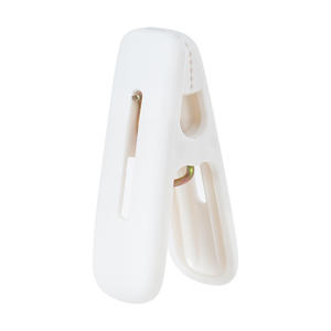 Pince à linge rectangulaire en plastique PP durable pour organiser les chaussettes et les sous-vêtements sur un support de rangement - Product Image 1