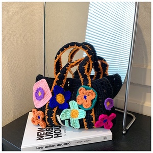 Sac pur <span class=keywords><strong>crochet</strong></span> à la main fini petit <span class=keywords><strong>livre</strong></span> rouge avec sac tissé en laine de <span class=keywords><strong>fleur</strong></span> sac à main à contraste de couleur - Product Image 1