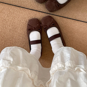 New Wholesale Women's Flats - Bow Detail Shallow Opening Ballet Style Leather Shoes - Product Image 2