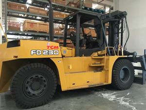 Montacargas Diésel Usado Komatsu FD2.5/3/4/5/7/10/15/16/25/30-Ton FD230 FD200 con Tres Elevadores Maestros en Shanghái en Venta - Product Image 3
