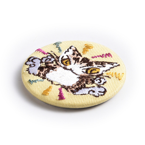 Badge rond en fer blanc brodé avec logo personnalisé et motif chat mignon - Product Image 1