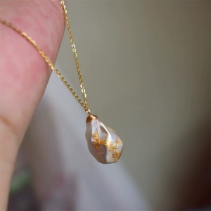 Collar Exquisito Hecho a Mano con Colgante de Perla Baloch de Agua Dulce Morada, Cadena de Clavícula con Lámina Natural, Diseño Moderno y de Moda - Product Image 2