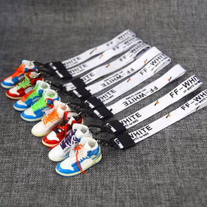 Thời trang thả vận chuyển Mini PVC 3D Sneaker móc khóa với màu đen trắng Ribbon như quà tặng khuyến mãi - Product Image 3