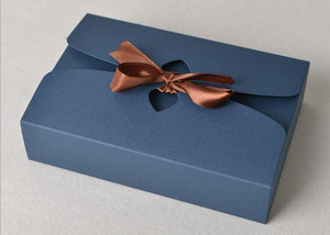 En gros Rouge Bleu Noir Couleur Kraft En Carton D'emballage En Papier Plié Boîte Cadeau avec Ruban - Product Image 2