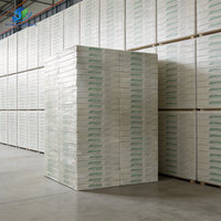 Panneaux de plafond en PVC laminé imperméables de conception moderne, carrés, 603x603 mm, pour la décoration de bureaux commerciaux