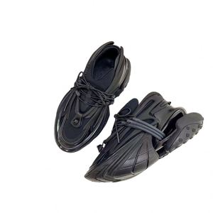 รองเท้ากีฬาแบรนด์ดีไซน์หรูสั่งทำพิเศษ รองเท้าทรงเรือทันสมัยพร้อมเชือกผูกและคุณสมบัติกันลื่น - Product Image 3