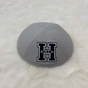 หมวกคิปปาห์ผ้าลินินสั่งทำพิเศษ 4 แผ่นปักอักษรย่อ ระบายอากาศได้ดี สีพื้น สำหรับงานแต่งงานและบาร์มิตซ์วาห์  ลดราคาพิเศษ - Product Image 2