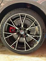 Hochleistungs-Bremssattel-Kit mit Keramik-Kohlefaser-Bremsscheiben 50% Leistungssteigerung für Cadillac CT4, CT5, CT6, XT4, XT5